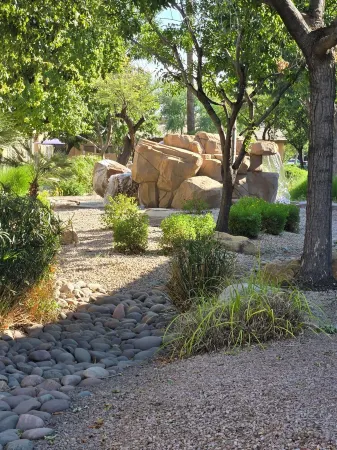 Resort Look-Home Feeling.  Ground Floor Condo Close to Pool/Spa.  Walk to Golf. Отели рядом с достопримечательностью «Arizona State University Polytechnic Campus»