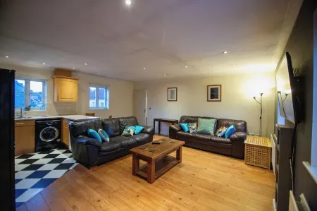 Spacious stylish entire coach-house in the beautiful Somerset town of Frome