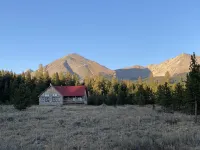 New! Premier 3 bedroom cabin in Taylor Park. Base of the Collegiate Mountains.