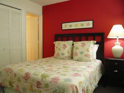 Key West Condo close to the Ocean. 1 mile to Smathers & 3 miles to Duval St.
