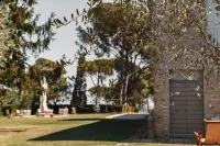 On the ground floor of an old farmhouse, in the countryside with a swimming pool Hotel a Pesaro