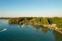 Relaxing Lake Home Meets Contemporary Design - 4-Star
