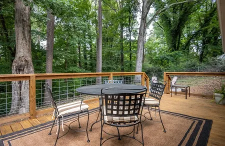 Newly remodeled home Athens Отели в г. Атенс