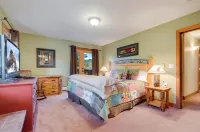 4 Masters/Walk to Town/Hot Tub/Great for Multi-Families/Read the Reviews!!! Hotels in Warriors Mark