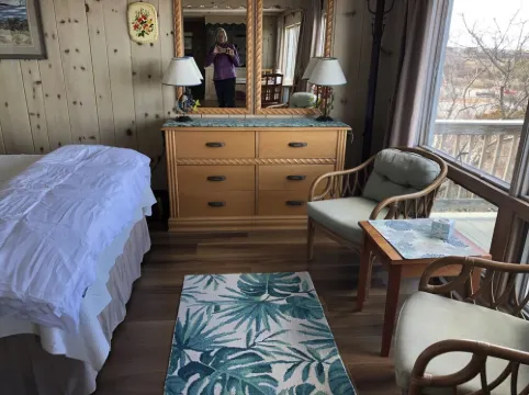 Cape Cod Dune Cottage Spectacular Ocean Views, over the dune to a private beach 桑威奇酒店