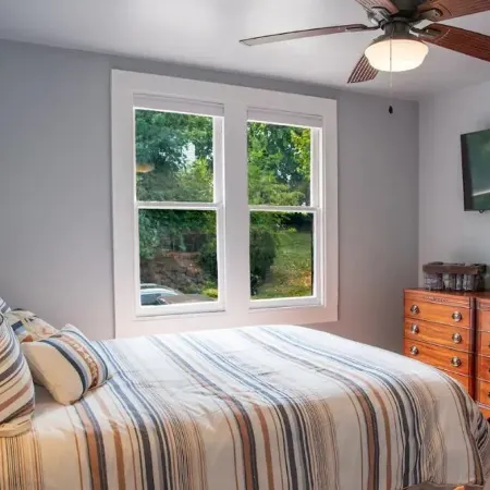 Lovely 2 Bedroom Carriage House Unit with Loft