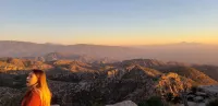 Wake up to Majestic Mountain Views in a Vaulted 2Br 2 Bath Cozy Getaway!