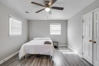 Spacious 8 Bed Home Near North Hills, DT, Airport Hotel in zona Shelley Lake Park