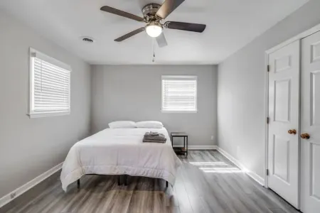 Spacious 8 Bed Home Near North Hills, DT, Airport