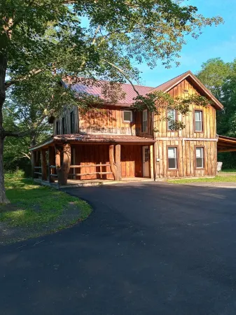 Round Top: Scenic , Serene, Beautiful....Roomy