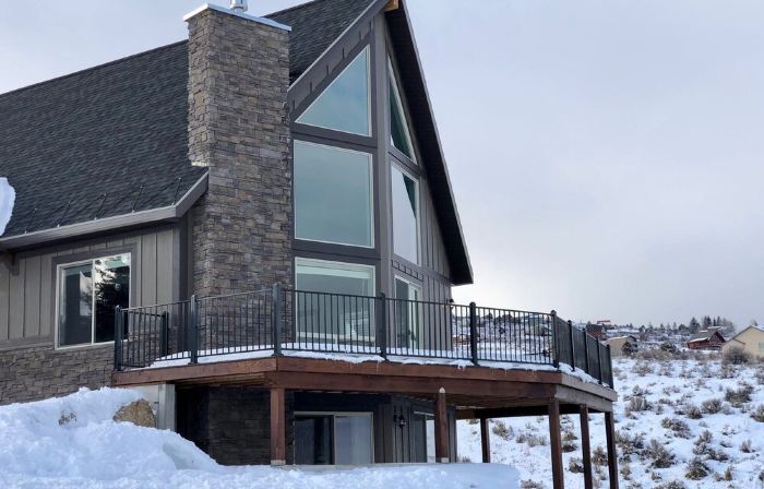 Immaculate Garden City Cabin - Stunning Bear Lake Views - Sleeps 14!!