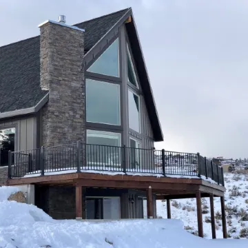 Immaculate Garden City Cabin - Stunning Bear Lake Views - Sleeps 14!!