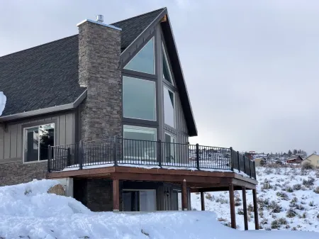 Beautiful Bear Lake Cabin Retreat - sleeps 14!!