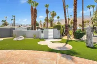 Twin Palms Mid-Century w Private Pool/Spa & Views