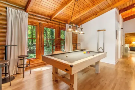 Modern and Luxurious Cabin Retreat, 5 minutes from Cumming City Center