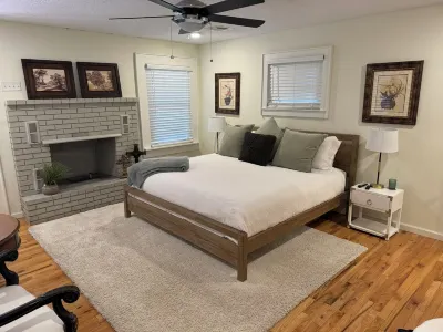 Best Location, comfy bungalow just a10 min.walk to OU Stadium or Campus Corner Hoteles cerca de Universidad de Oklahoma
