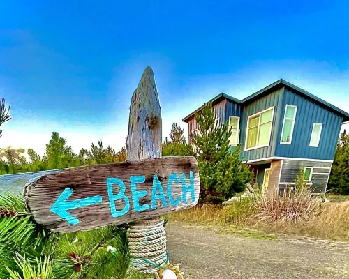 Sunsets, Ocean Views + Beach Path! Hotels in Grayland