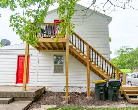 Vintage Space! 60 Seconds from Downtown Lee Summit Hotels in Lee's Summit