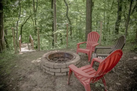 Lakeside Log Cabin in the Heart of the Finger Lakes Отели в г. Торрей