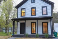 Modern Dreamy Hudson Valley Home Hotels in Phoenicia