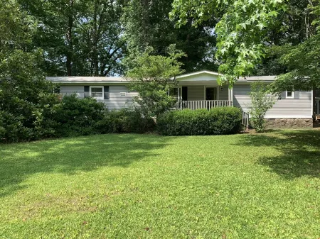 Not-SO-Ordinary Trailer! A Lovely Getaway on the Little Red River with Hot Tub! Отели в г. Cleburne County