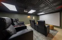 Sleeps 22~Hot Tub~Gameroom~Theater~Gym~Lake Views
