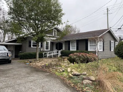 Newly Remodeled Home in Dalton’s Historic District -5mins from I-75 Các khách sạn gần Dalton State College