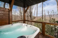 Tranquil & Stylish ~ Near Skiing ~ Hot Tub ~ Views Hotels in der Nähe von Lees–McRae College