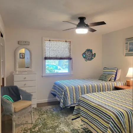 3-bedroom Cape Cod ranch just steps to private beach or Cooks Brook public beach