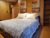 Cozy 2 bedroom house/w garage in Skokie โรงแรมในสโกกี