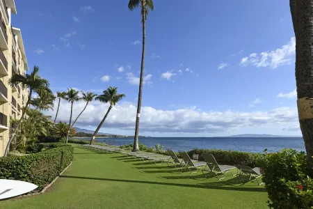 Stunning Beachfront Retreat 45 steps from Sugar Beach Отели рядом с достопримечательностью «КИХЕИ БЭЙ СЕРФ»