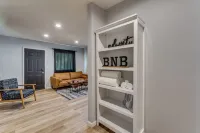 "Stylish Oasis: Modern Comfort! Hotel a Reno County