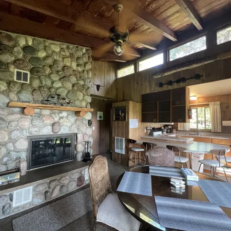 Peaceful villa on the sugar sand shores of Big Glen Lake!