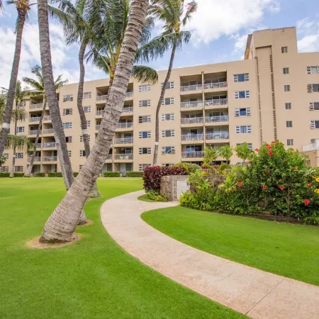 The Maui Moon Oceanfront Condo- Perfect for couples!