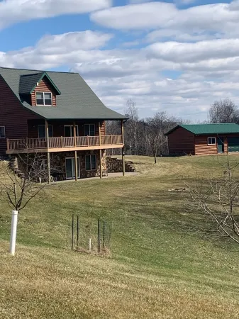 Quiet, secluded bluff top cabin with beautiful sunsets