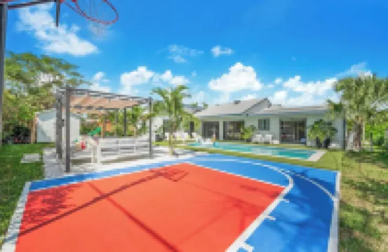Beautiful 5Br Home • BBQ, Playground, Court & Pool