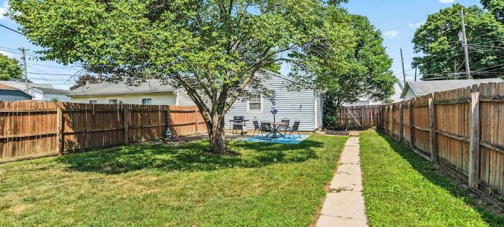 NEW-Parrot Head Haven-3BR-1BA-Themed-Bar-Patio Hotels in Miami County