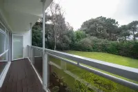 Two bedroom apartment with balcony dog friendly