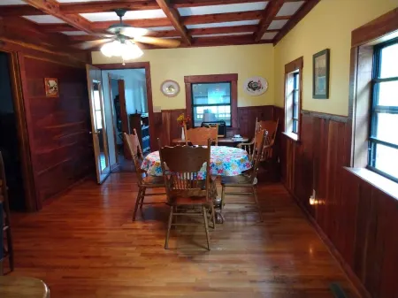 Farm house, near Mt. Rogers, State Parks, Hiking, fishing, horse riding, tubing.