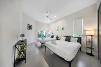 Grove Casita w/ plunge Pool, Gated, & Free Parking Hotels in Coconut Grove