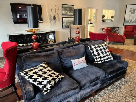 Walking Distance to UA Campus and Stadium at Houndstooth