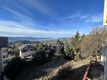 Appartement à 2 Minutes à Pied des Commerces et Télécabines Avec Superbe vue Отели рядом с достопримечательностью «Station de Ski - Font Romeu Pyrénées 2000»