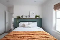 Brick Haven House: Shakespeare Fest, Nat'l Parks, EV Charger & Free Parking