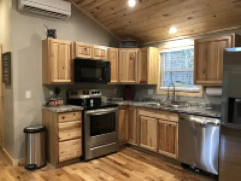 Old Glory Getaway--Cozy 2 bedroom cabin just 5 miles from Cumberland Falls! 麥克雷里縣酒店