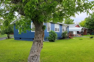 Grace Cottage - Black Hills home, centrally located in Legendary Sturgis! Days End Campground, Cabins and RV Park附近的飯店
