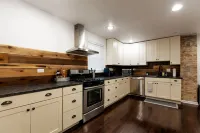 Large, modern 2 bedroom in the heart of Forest Park