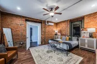 Lovely historic spot, walk to the square! Hotels in Franklin