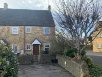 Cosy Carol Cottage Just Off The High Street - 2-Star