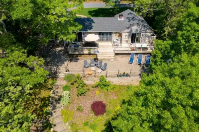 Spectacular Waterfront Pond Views,Hot Tub,Deck, Kayak, Fish Private Dock Dogs OK