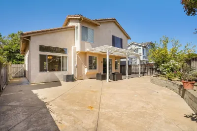 Spacious 4BR 3BA | King Bed | Private Yard | SF Bay Area Hotels near California State University, East Bay